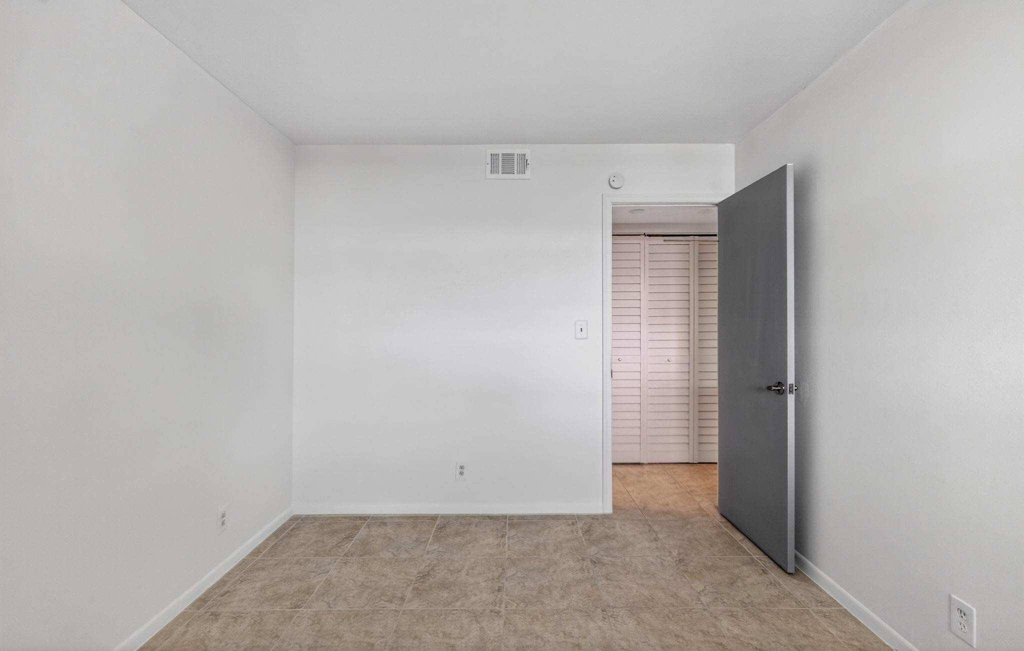 LAKE EMERALD CONDOMINIUM - Residential