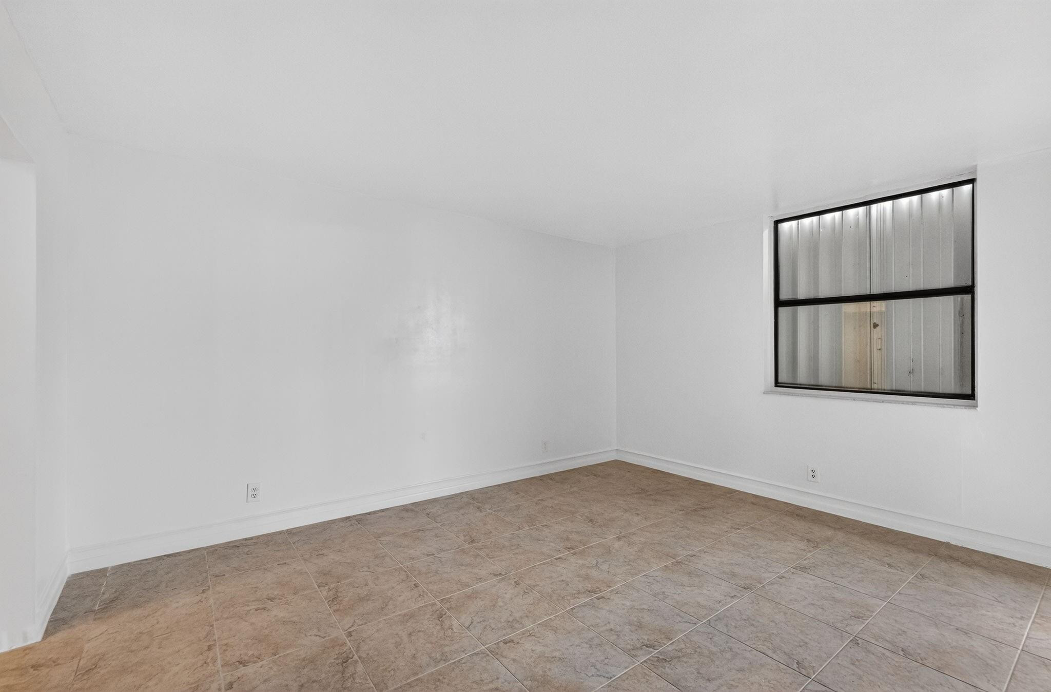 LAKE EMERALD CONDOMINIUM - Residential