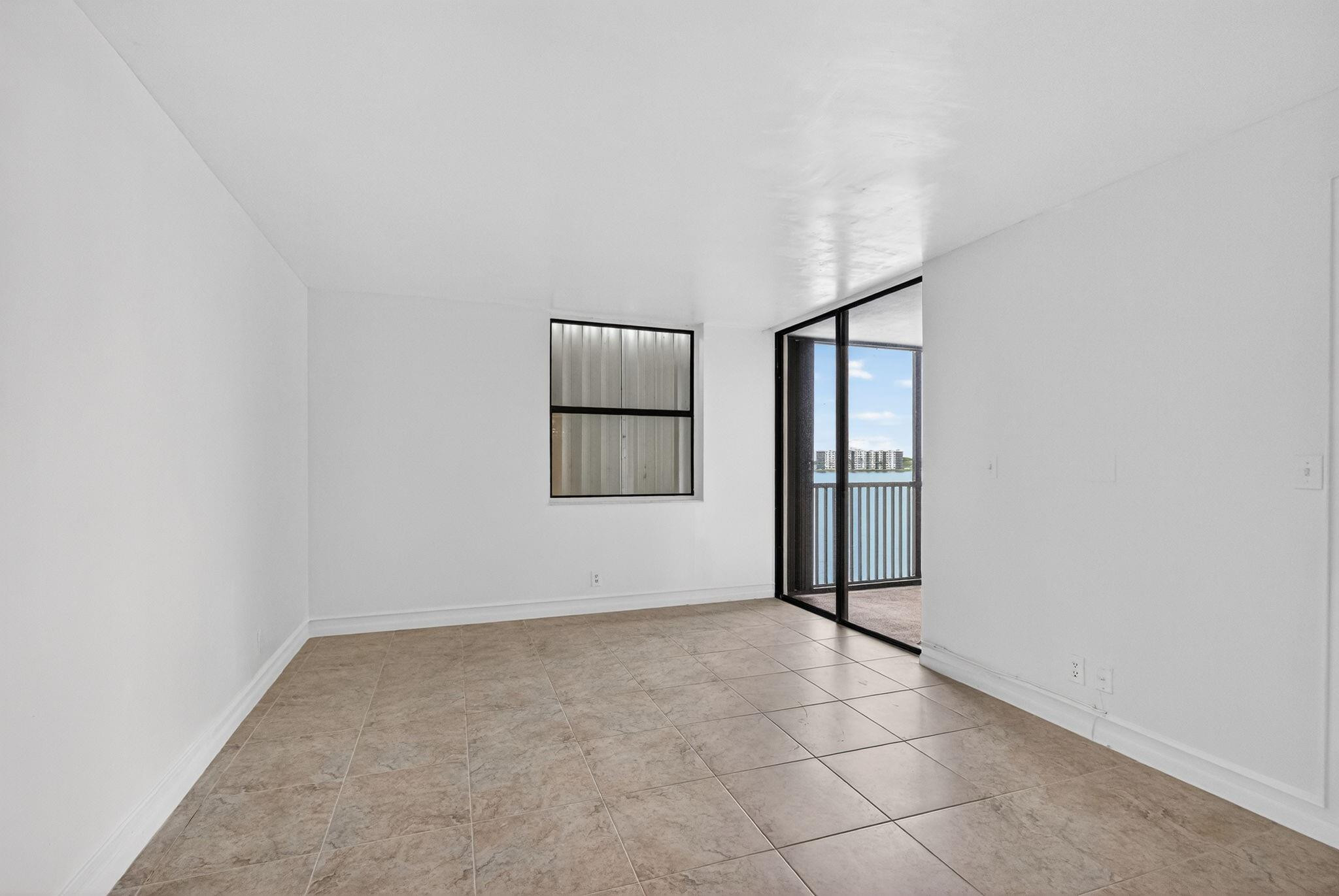 LAKE EMERALD CONDOMINIUM - Residential