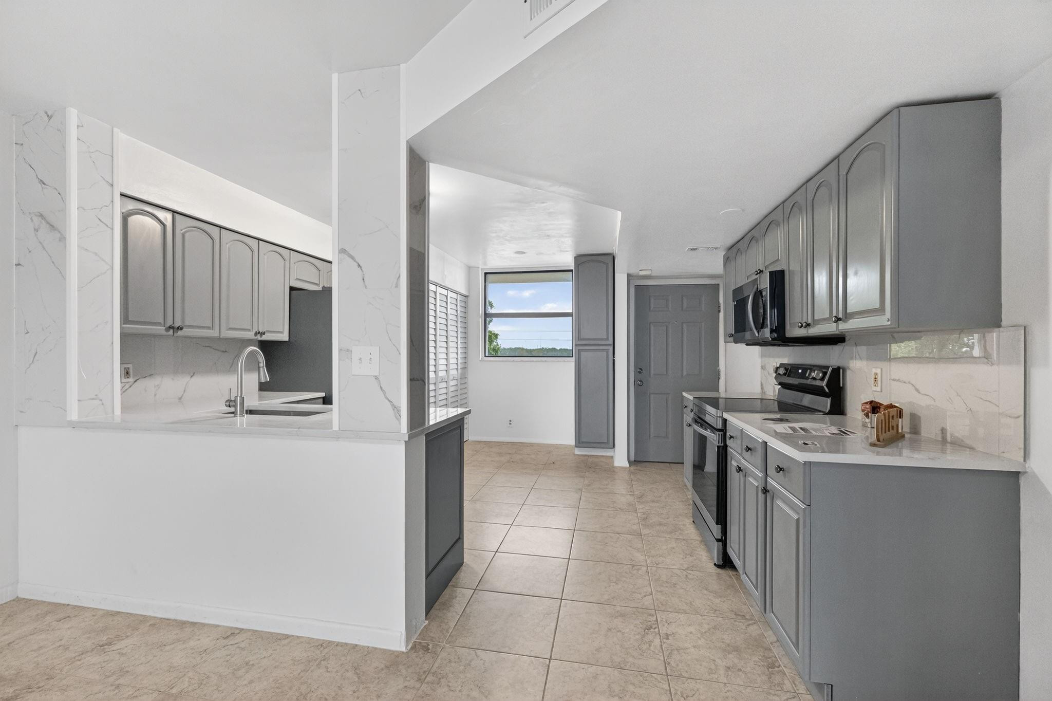 LAKE EMERALD CONDOMINIUM - Residential