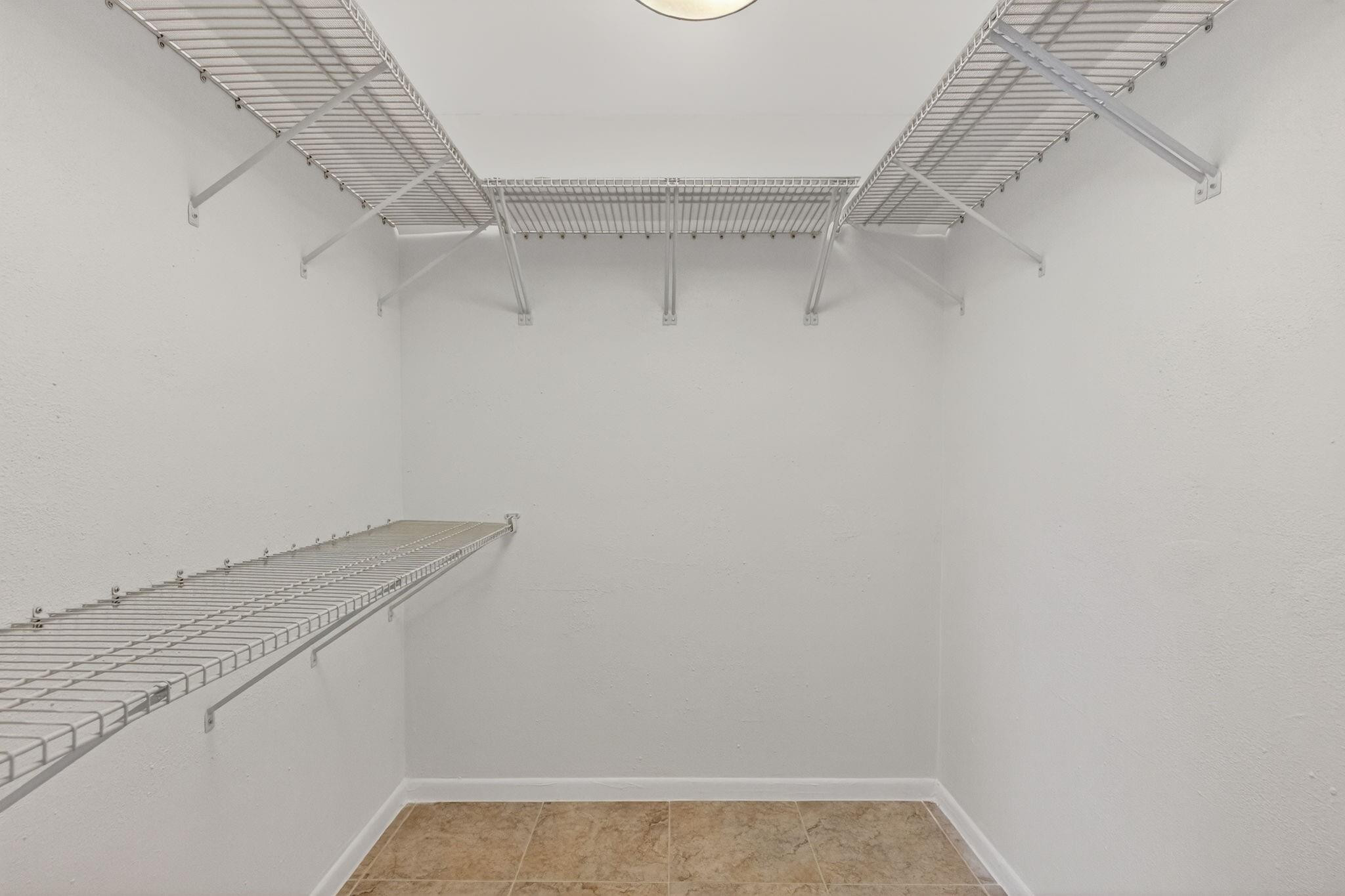 LAKE EMERALD CONDOMINIUM - Residential