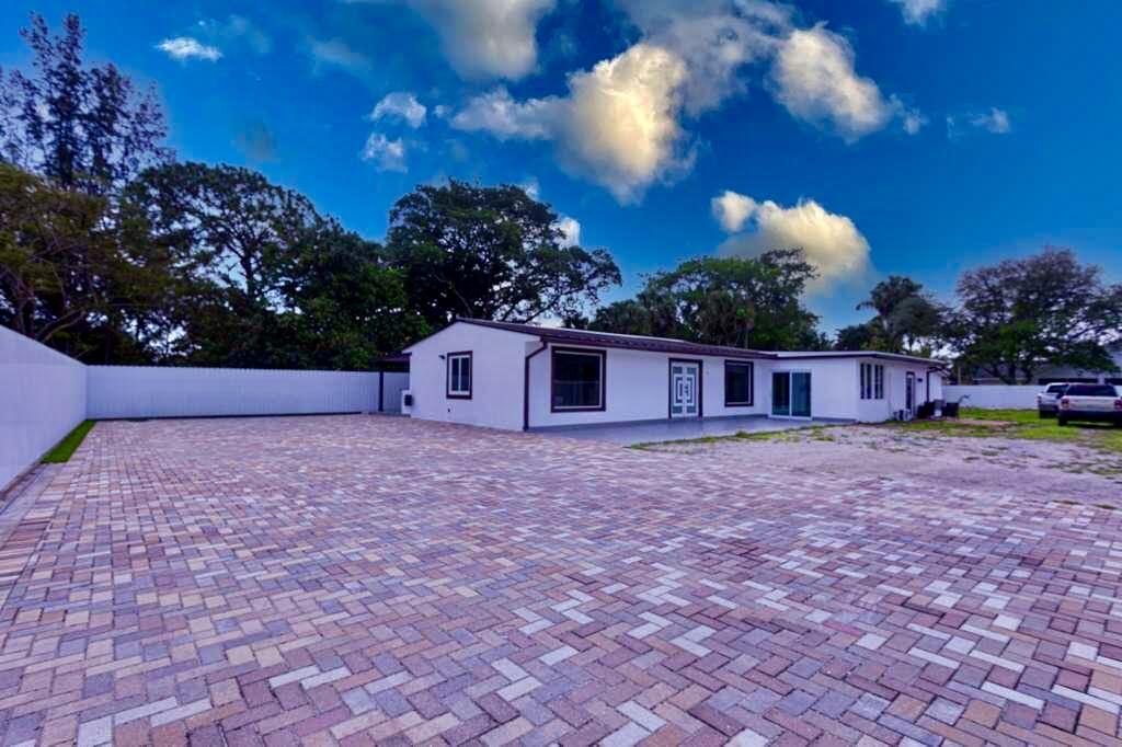 696 Arlington Drive
