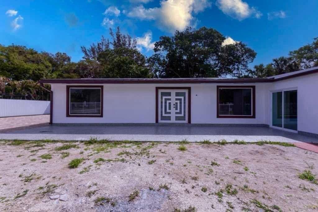 696 Arlington Drive