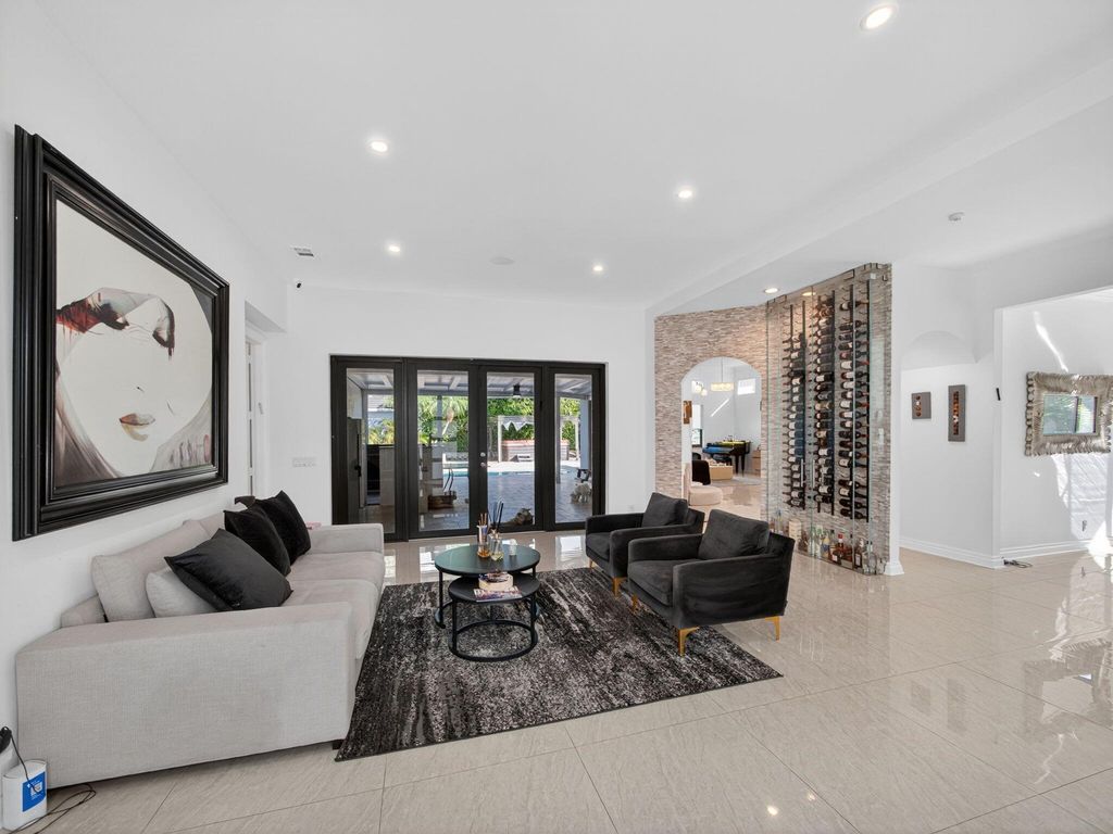 Photo of 125 Pembroke Drive, Palm Beach Gardens, FL 33418 (MLS # R11141623)