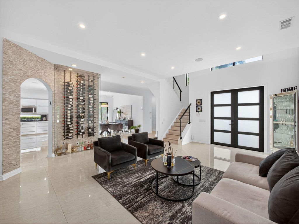 Photo of 125 Pembroke Drive, Palm Beach Gardens, FL 33418 (MLS # R11141623)