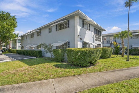 Tiny photo for 3720 Harrison Street #2, Hollywood, FL 33021 (MLS # B26087317)