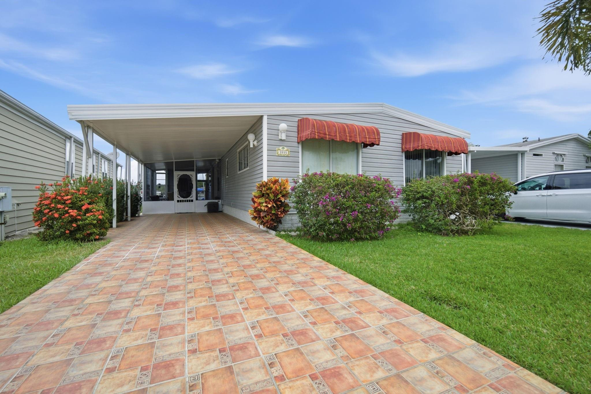 5555 Lakeshore Drive