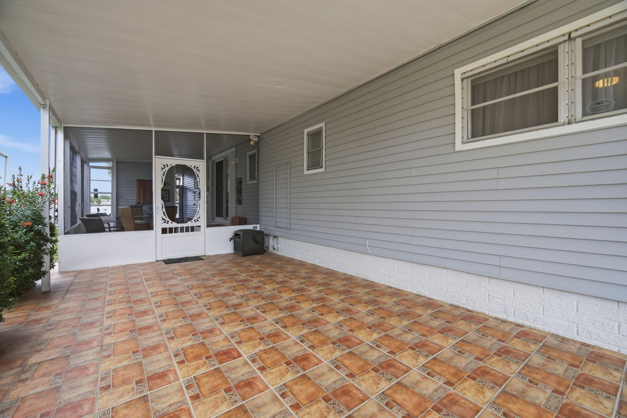 5555 Lakeshore Drive