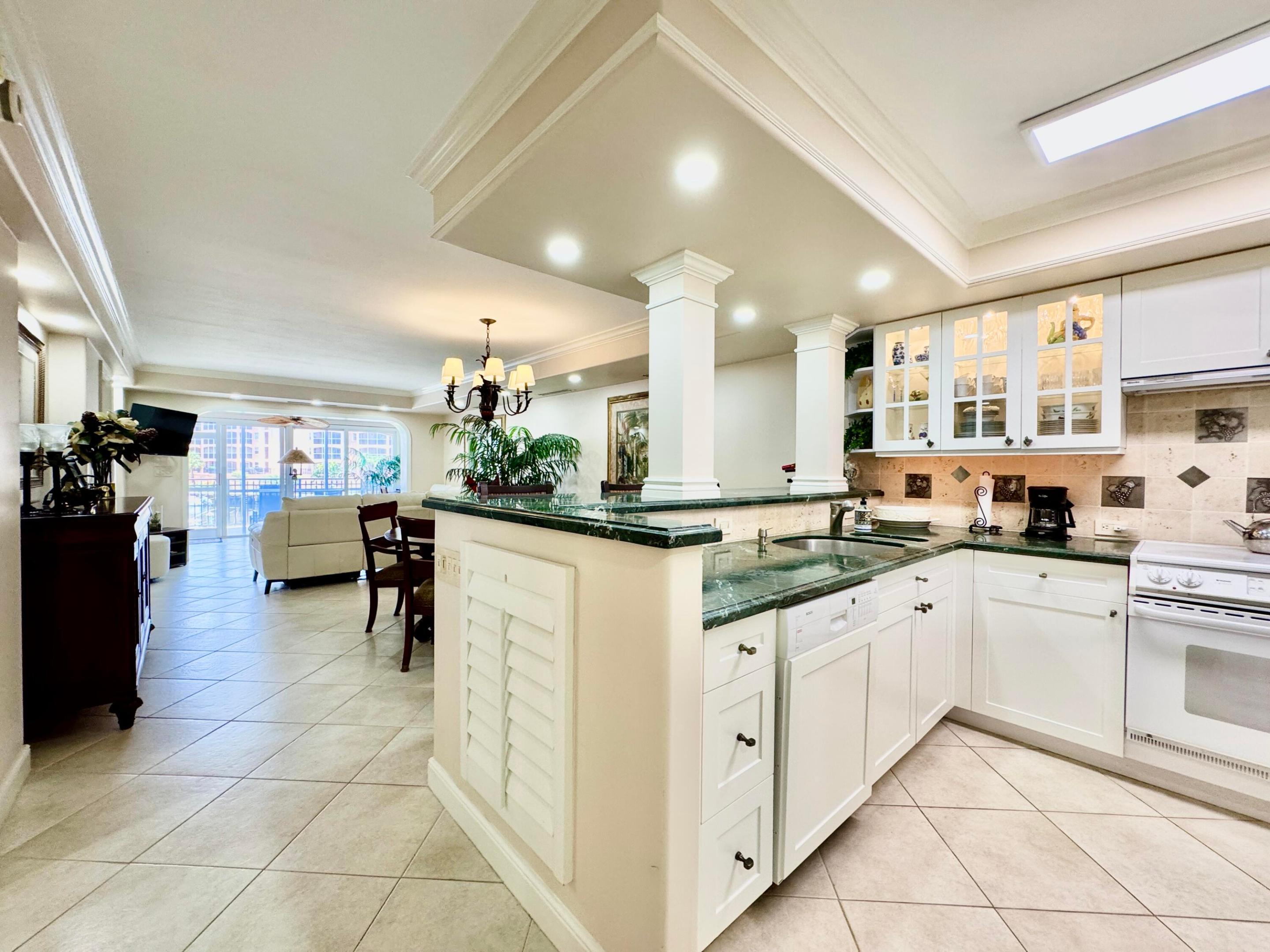 2871 N Ocean Boulevard M132