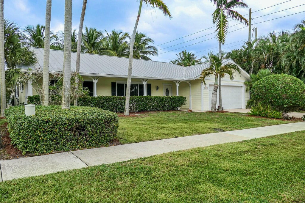 Photo of 18014 Perigon Way, Jupiter, FL 33458 (MLS # B26029722)