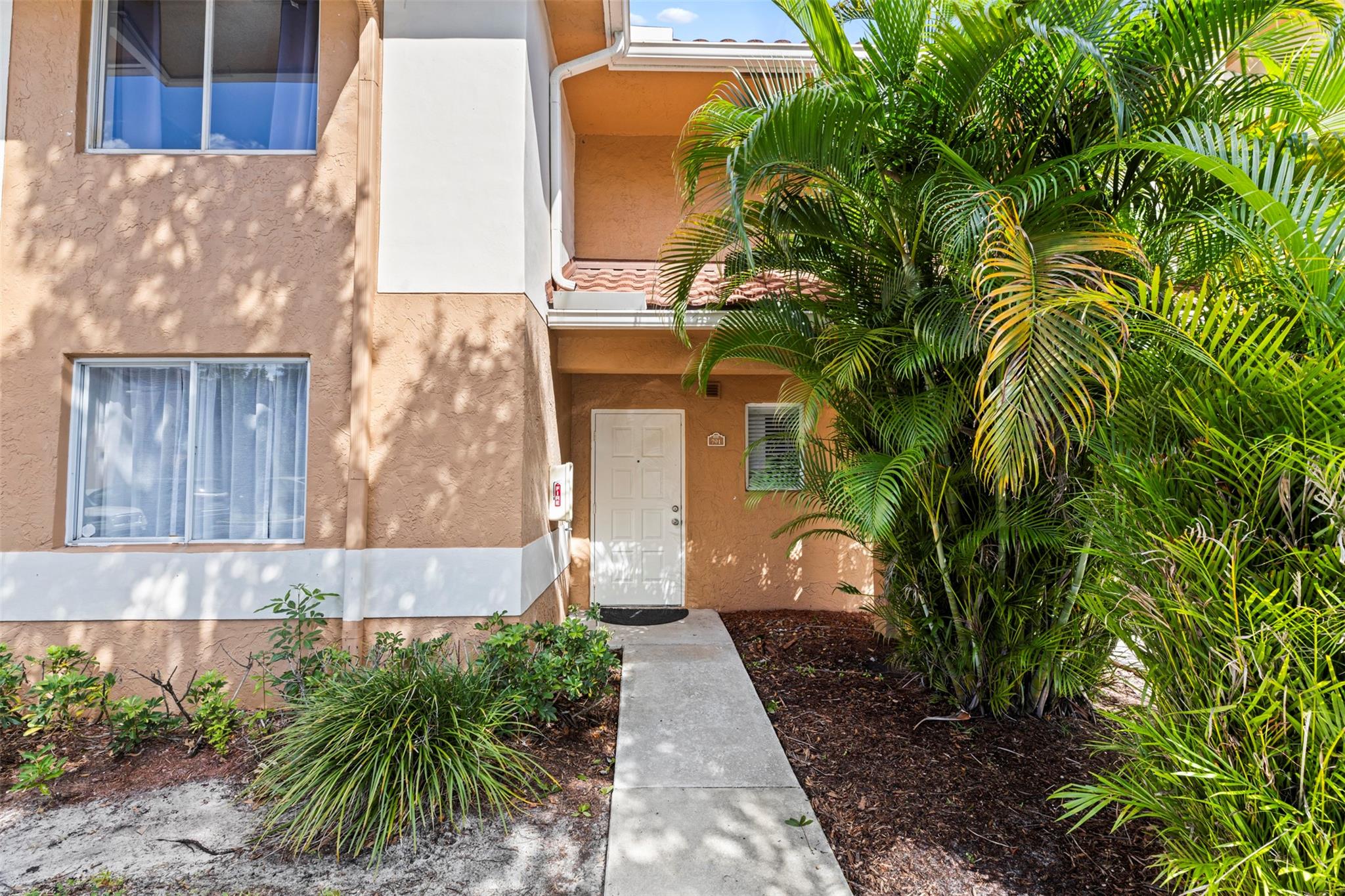 Discover the epitome of comfort and style in this luxurious 3-bedroom, 2.5-bathroom townhome located in the heart of Plantation. Designed with modern living in mind, this home offers a seamless blend of elegance and practicality, perfect for both relaxation and entertaining.
With its spacious layout and thoughtful design, you'll find every corner of this townhome inviting and functional. The serene master suite, abundant storage options, and contemporary finishes make this property a true standout. Nestled in a vibrant community, you'll enjoy easy access to all the best that Plantation has to offer.