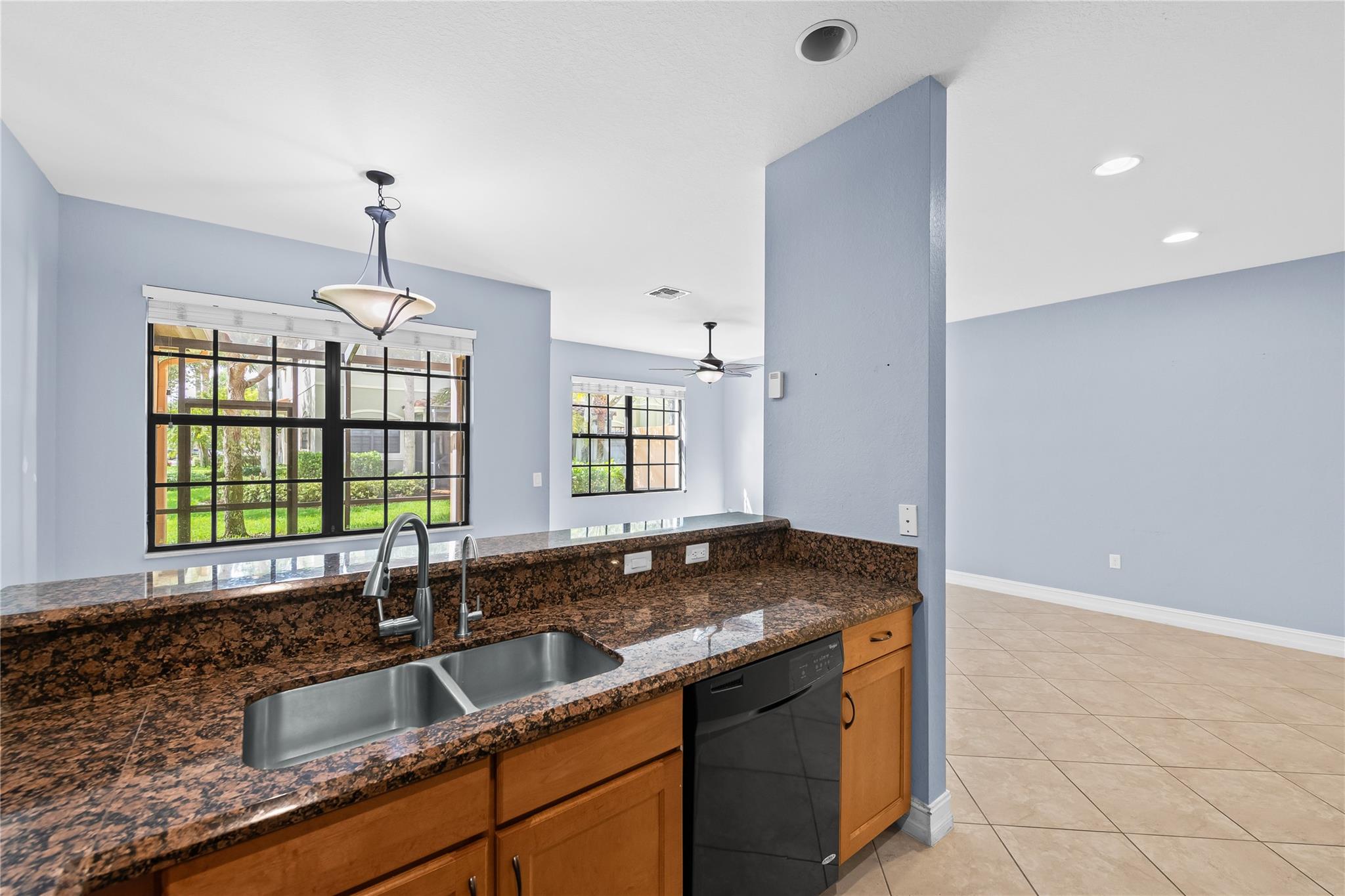 PARKLAND VILLAGE REPLAT 1 - Residential Lease