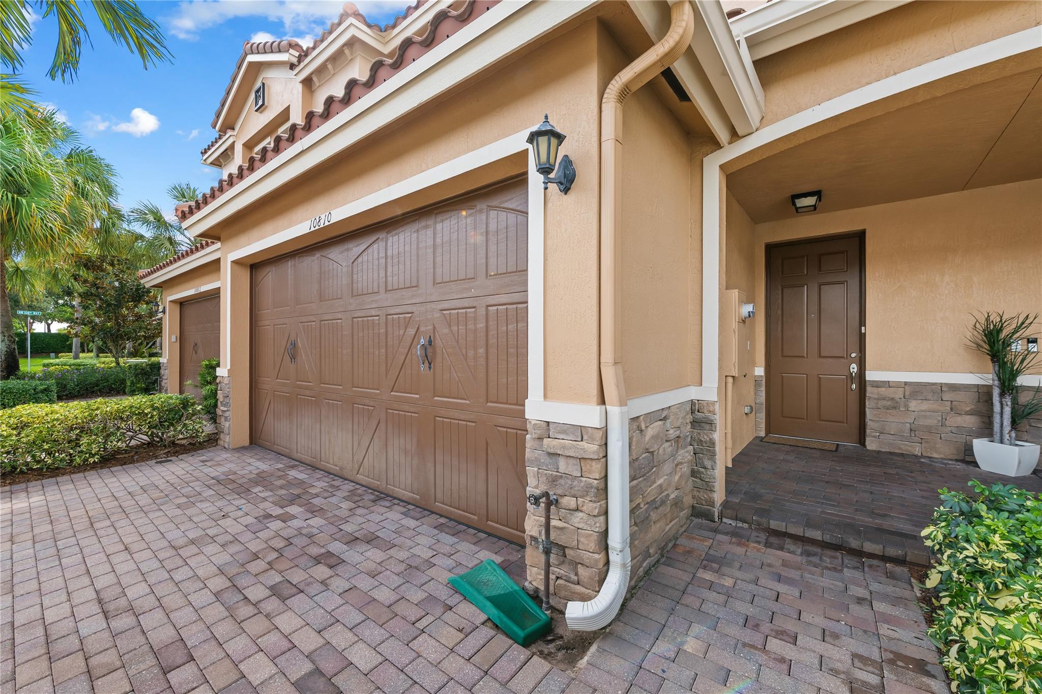 PARKLAND VILLAGE REPLAT 1 - Residential Lease