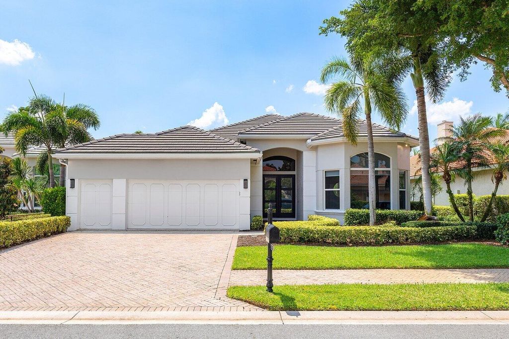 Photo of 135 Banyan Isle Drive, Palm Beach Gardens, FL 33418 (MLS # R10989012)