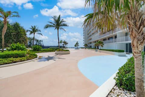 A home in South Palm Beach