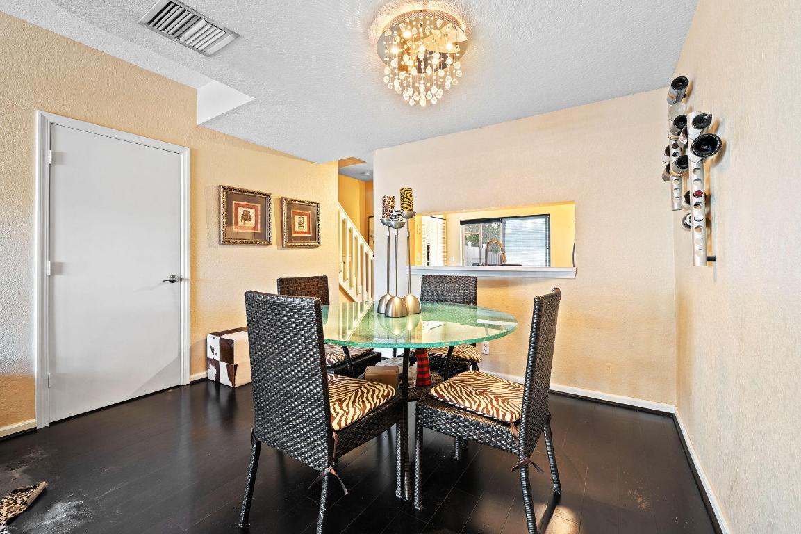 CORAL REEF CLUB - Residential