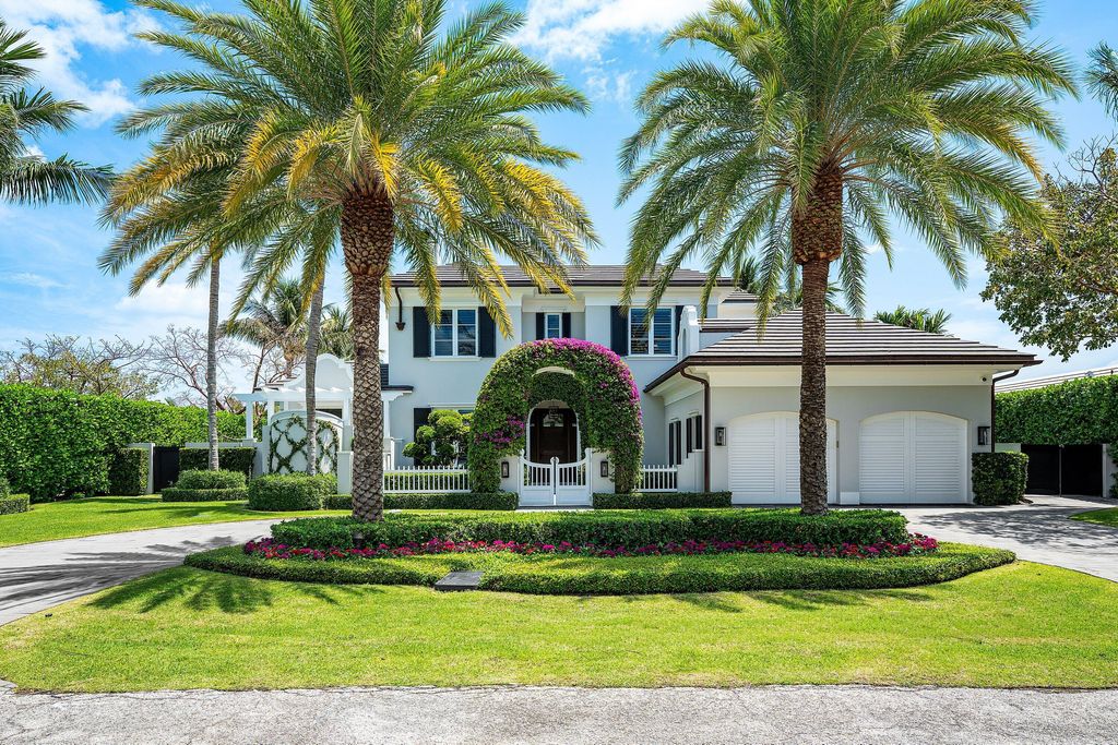 Photo of 2530 Avenue Au Soleil, Gulf Stream, FL 33483 (MLS # B26017839)