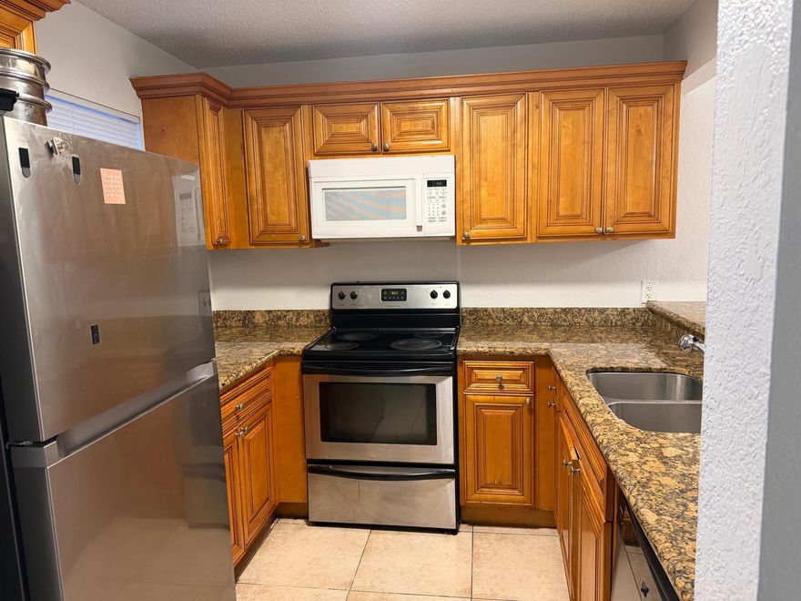 First Floor unit, clsoe to the club house, walk to the pool.Unit is ready to move in Granite counters, stainless steel appliances Washer and dryer in the unit