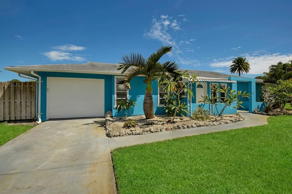 Photo of 1341 SE Mohave Street, Port Saint Lucie, FL 34952 (MLS # R10746448)