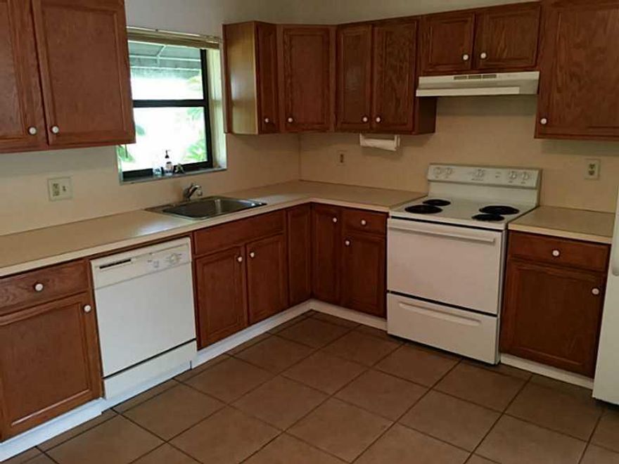 2 Bedroom 1 Bath Apartment Located right off of US 1 in Dania Beach. Unit comes with central air, fully equipped kitchen. Units have been painstakingly maintained. Water is included.
