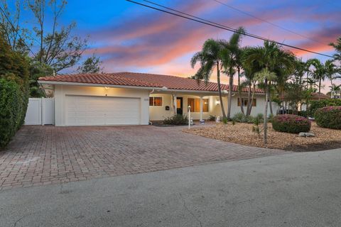 Single Family Residence in Fort Lauderdale FL 3325 42 Court 1.jpg