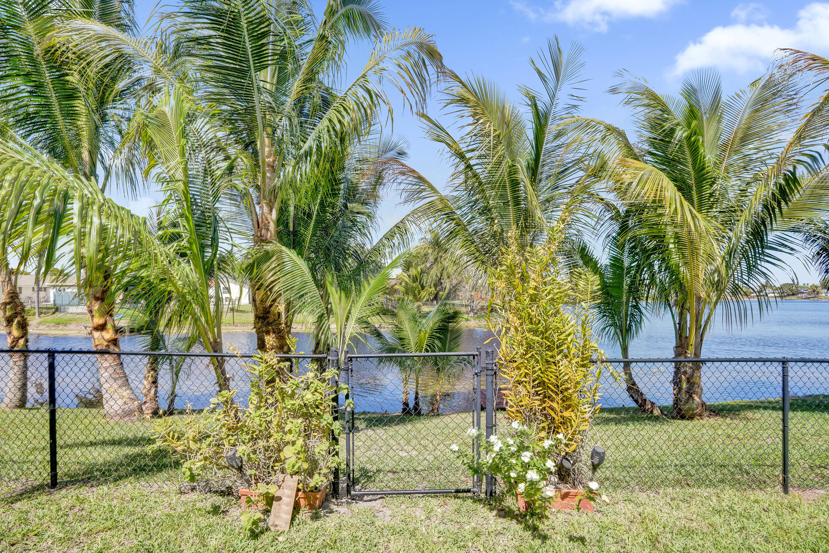 CRYSTAL HEIGHTS - Residential