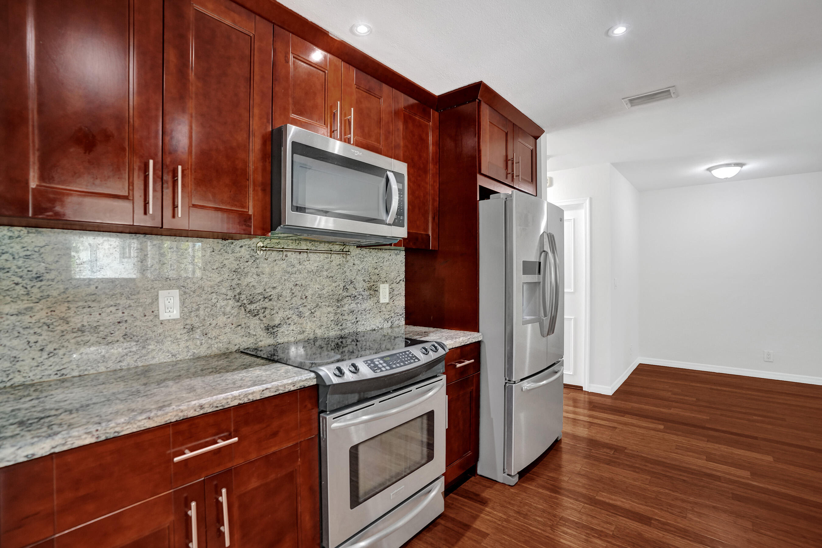 CRYSTAL HEIGHTS - Residential