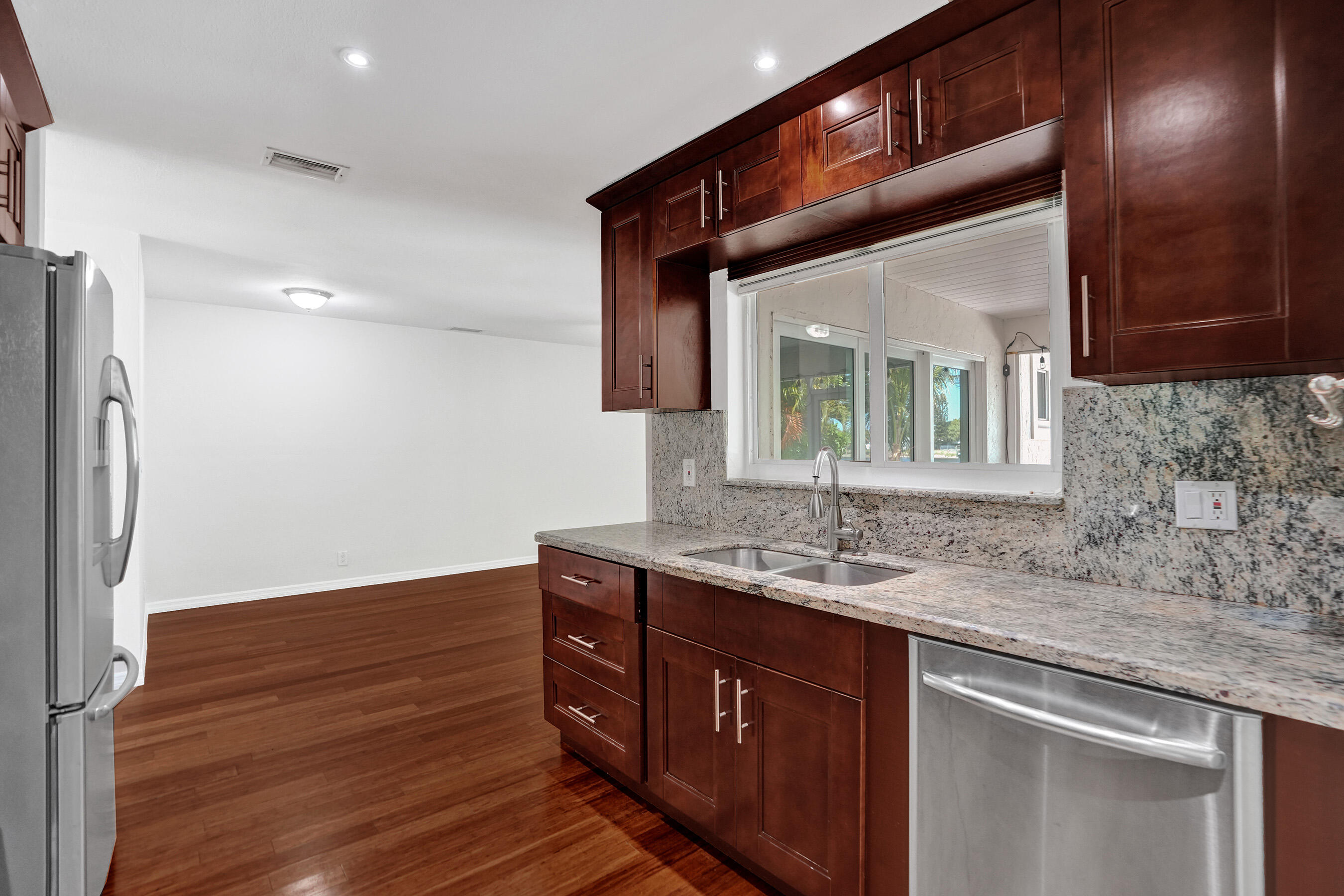 CRYSTAL HEIGHTS - Residential