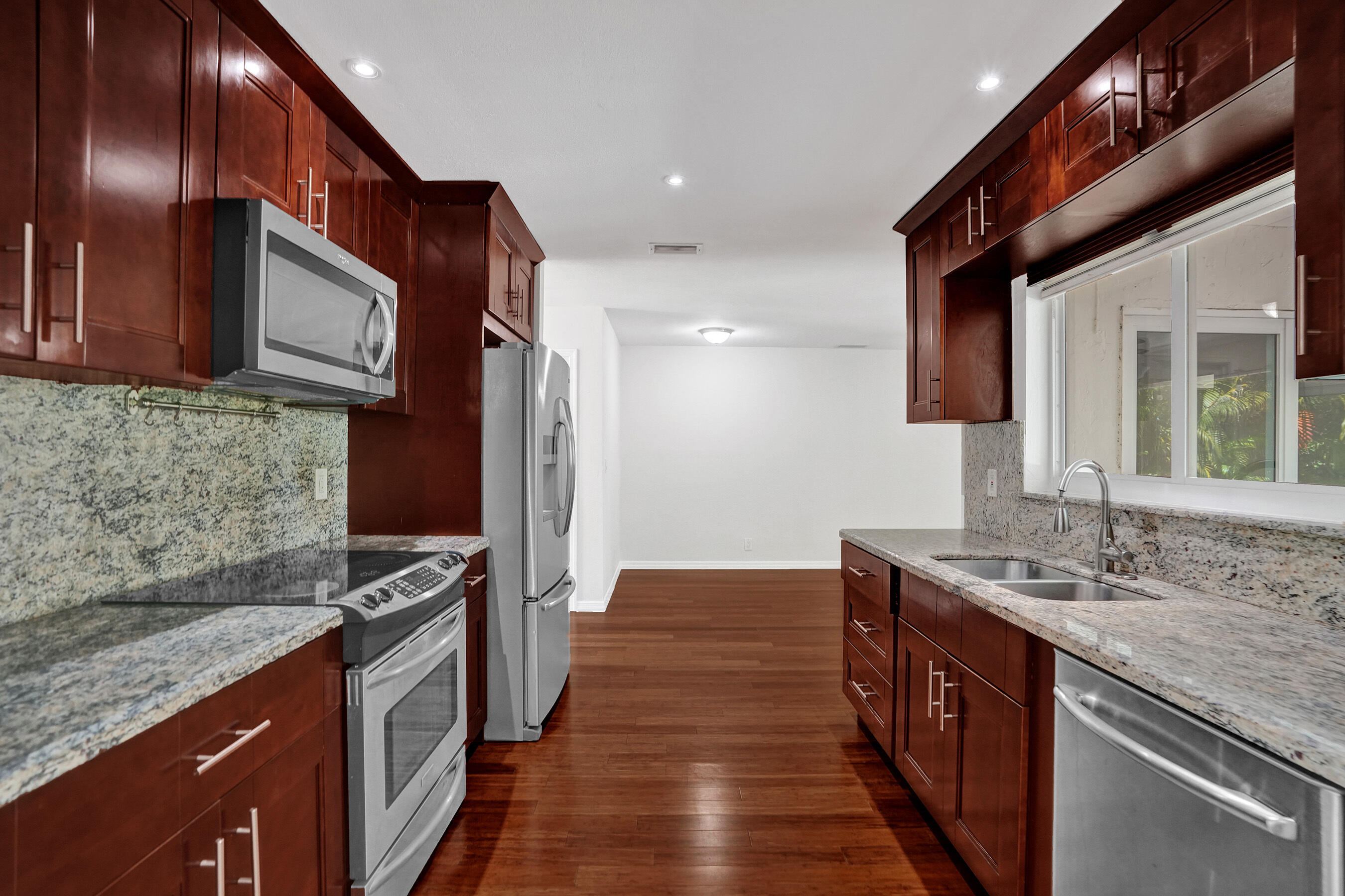 CRYSTAL HEIGHTS - Residential