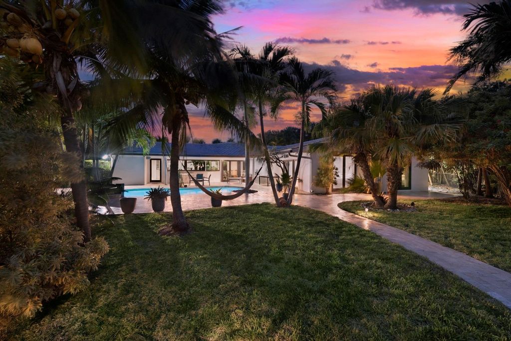 Photo of 5552 NE 31st Avenue, Fort Lauderdale, FL 33308 (MLS # F10514731)