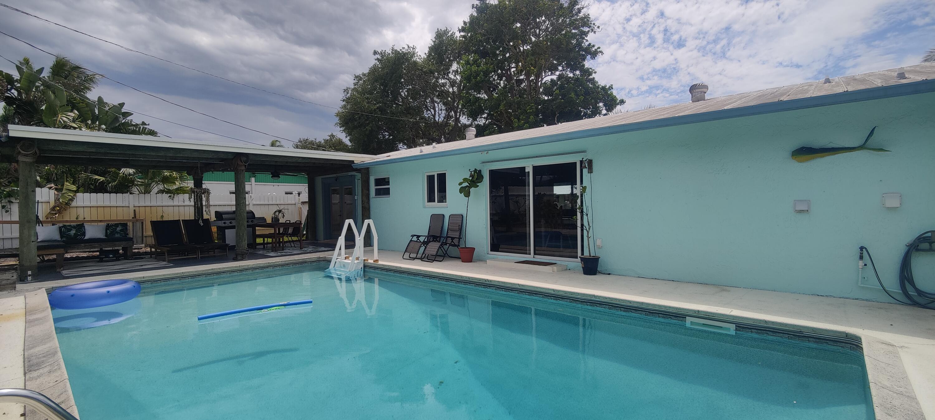 1301 SE Sandpiper Lane