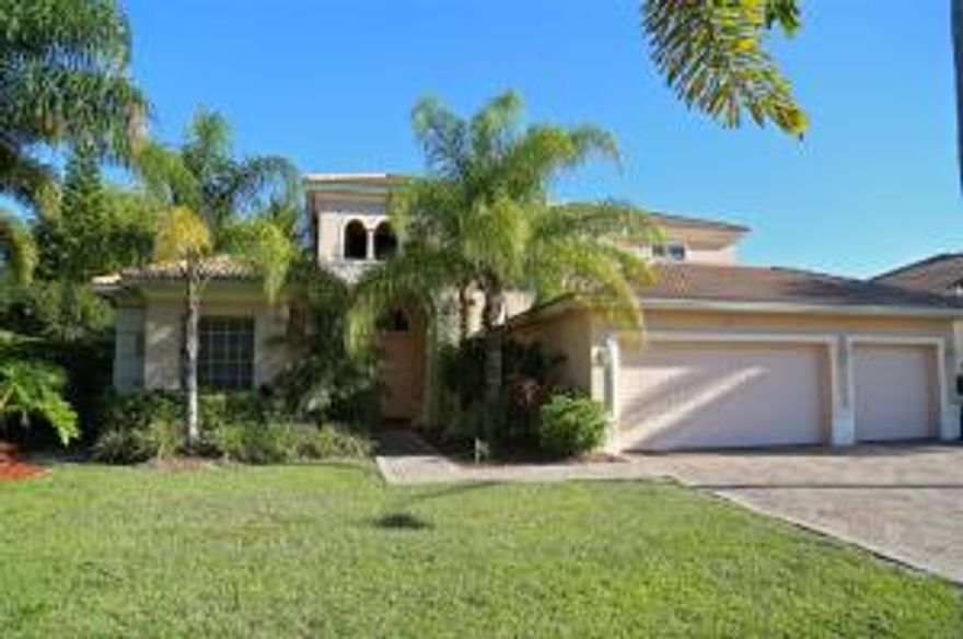 Beautiful single family luxury home features 4 bedrooms and 3 baths and is located in the prestigious Royal Estates of Madison Green Country Club.  First floor features a spacious master suite with his & her walk-in closets, whirlpool bath and walk-in shower; formal foyer, dining and living rooms; 2nd bedroom with full bath attached; separate laundry room with sink; custom kitchen; breakfast nook; and huge family room.  Second level features 2 bedrooms; full bathroom; plus large loft area--perfect for playroom or office!  Vacant and ready to move in! All sizes approx. based on tax rolls.