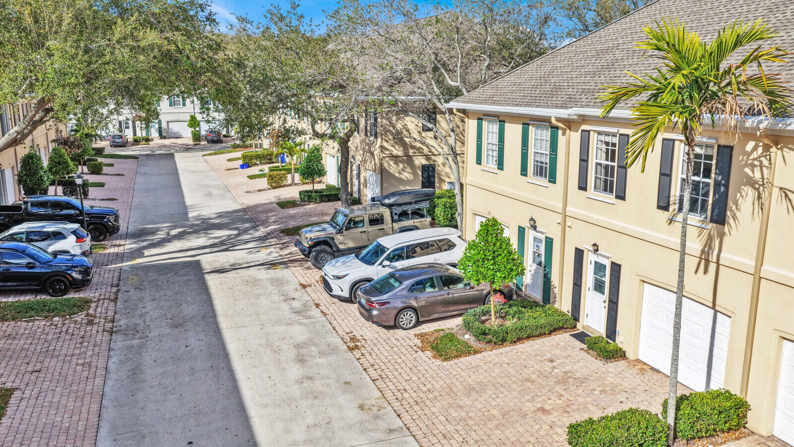 CHARLESTON COURT AT ABACOA - Residential