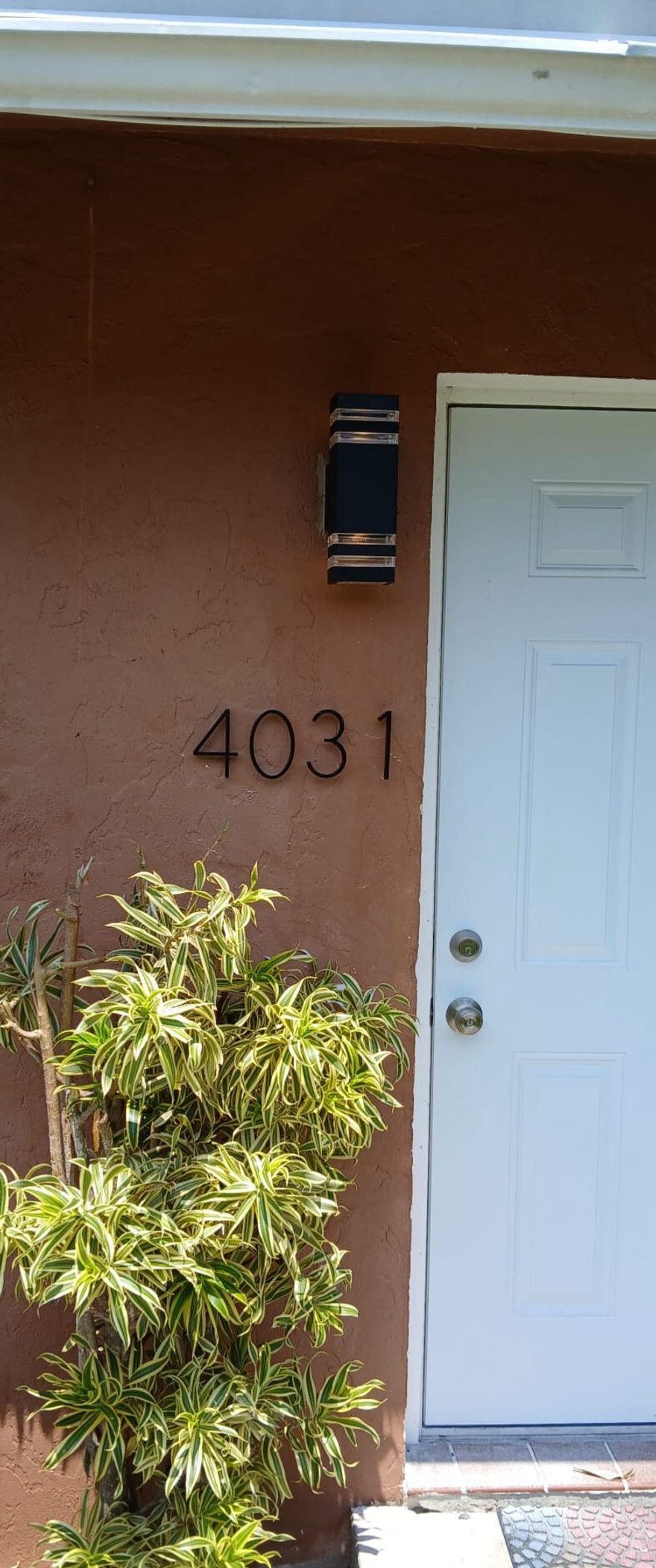 PERFECT LOCATION! No HOA! 5 min to PBI & 10 to the Beach! This apartment is a 3 bedroom 2 bathroom, one level spacious home! Large living area!