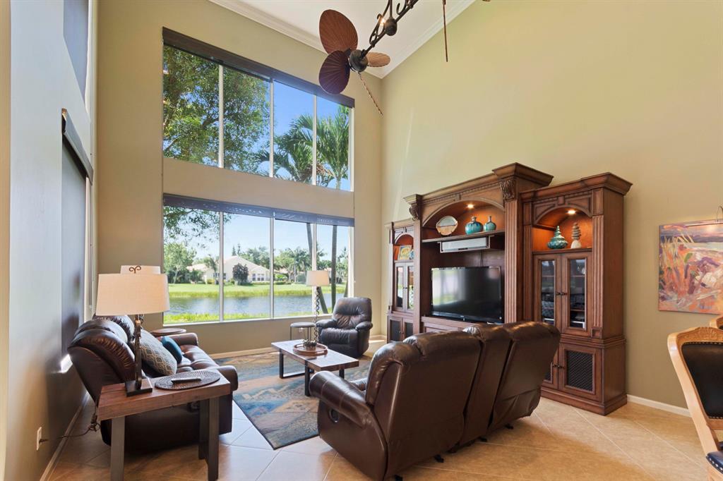 VALENCIA PALMS - Residential