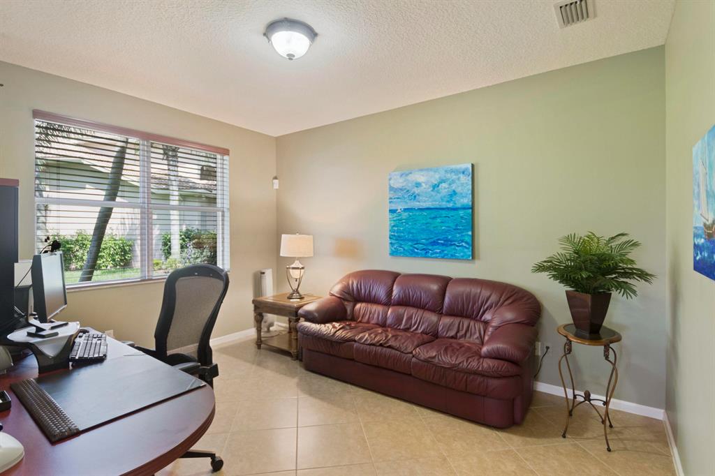 VALENCIA PALMS - Residential