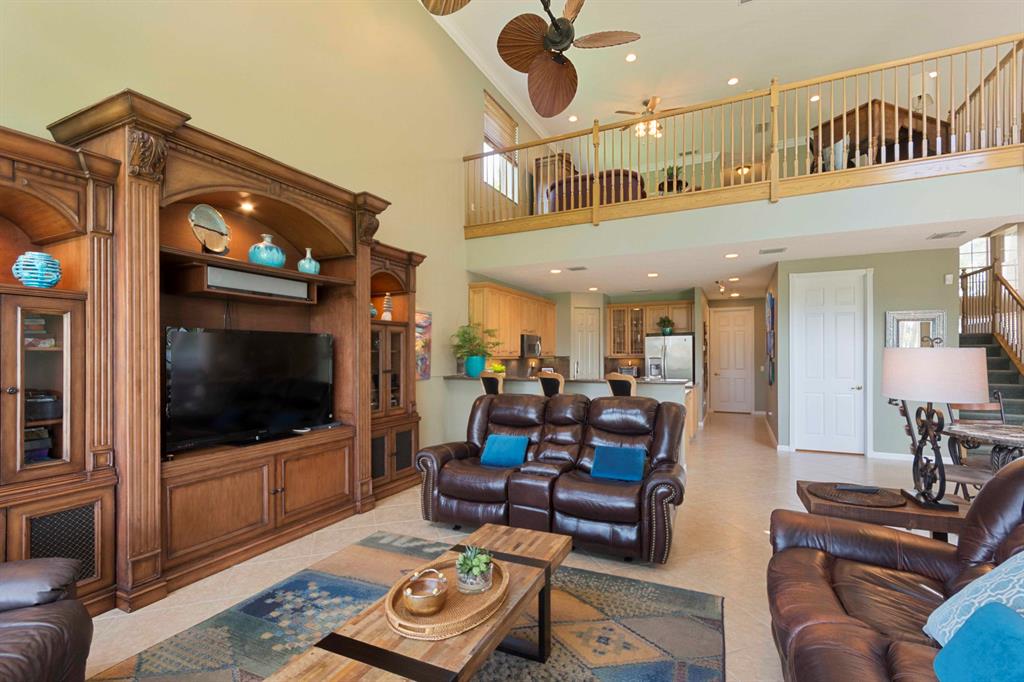 VALENCIA PALMS - Residential