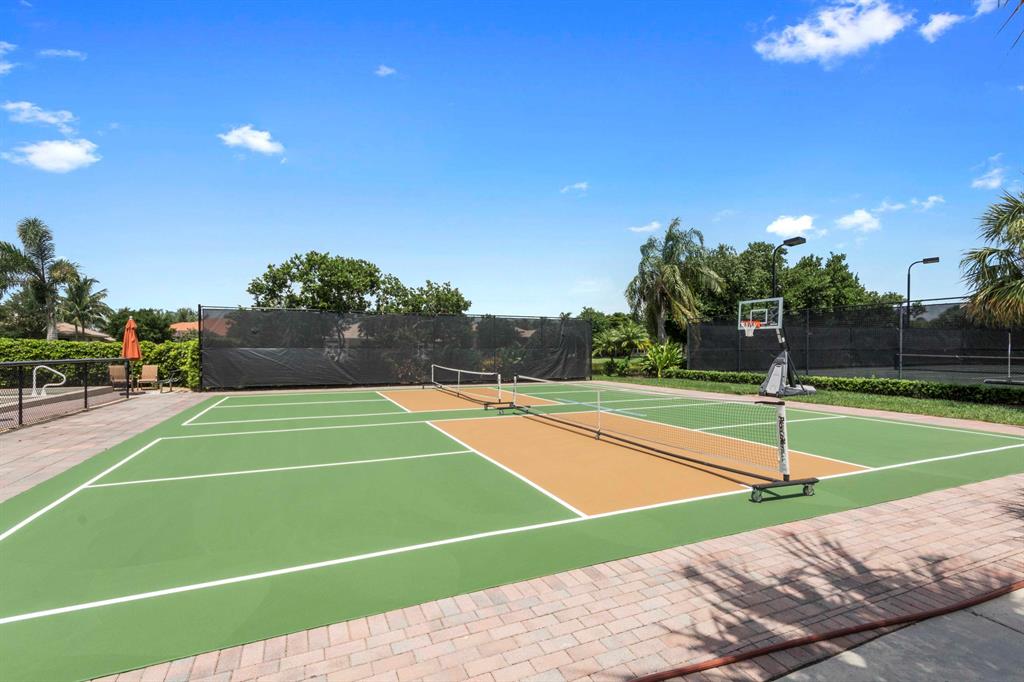 VALENCIA PALMS - Residential