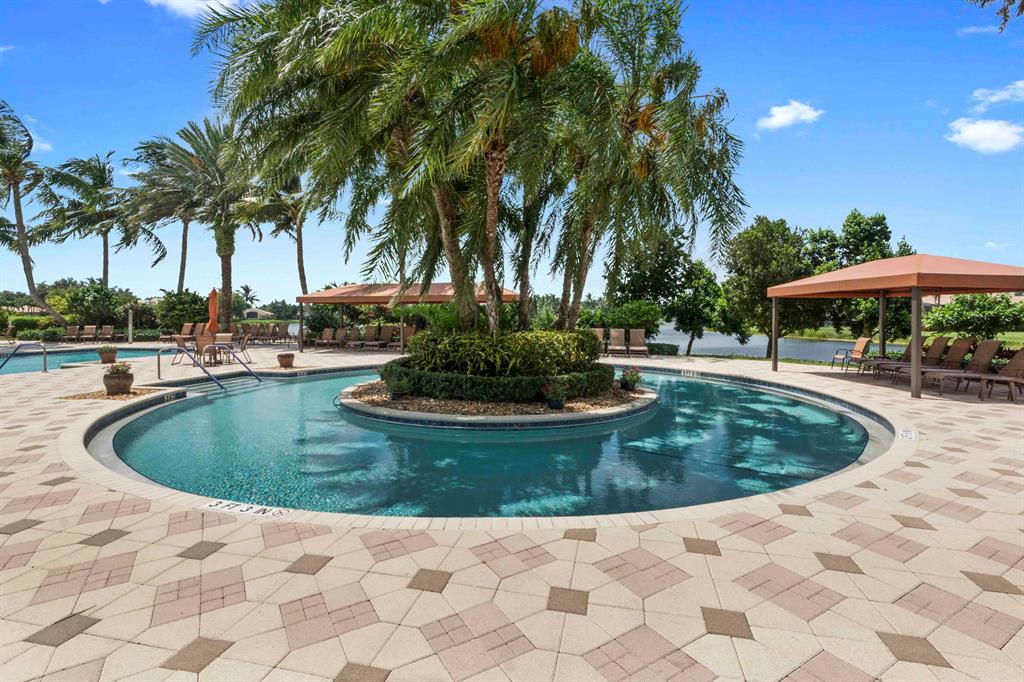 VALENCIA PALMS - Residential