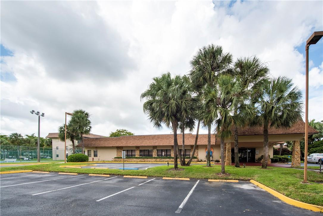 LAKES OF CARRIAGE HILLS - Residential
