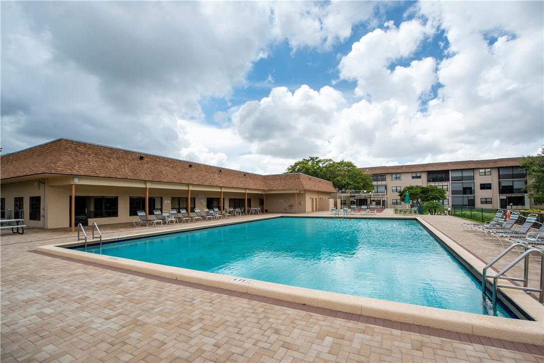 LAKES OF CARRIAGE HILLS - Residential