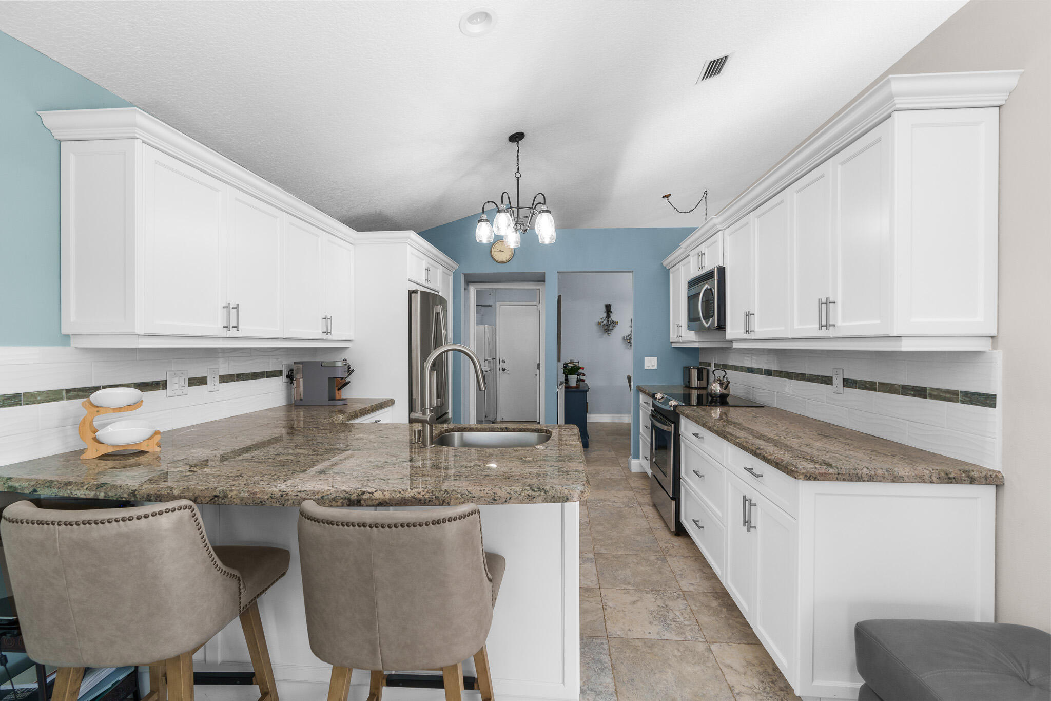 BAY WINDS 4 - Residential