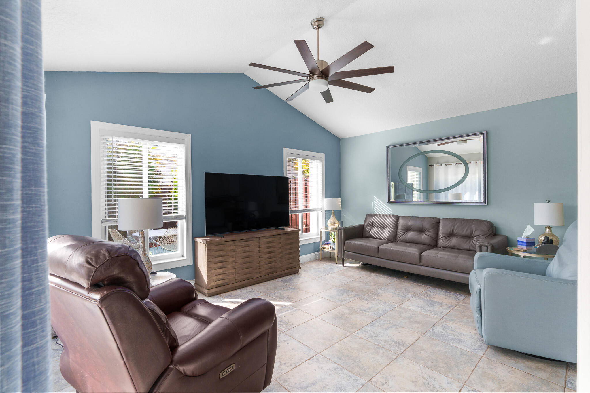 BAY WINDS 4 - Residential