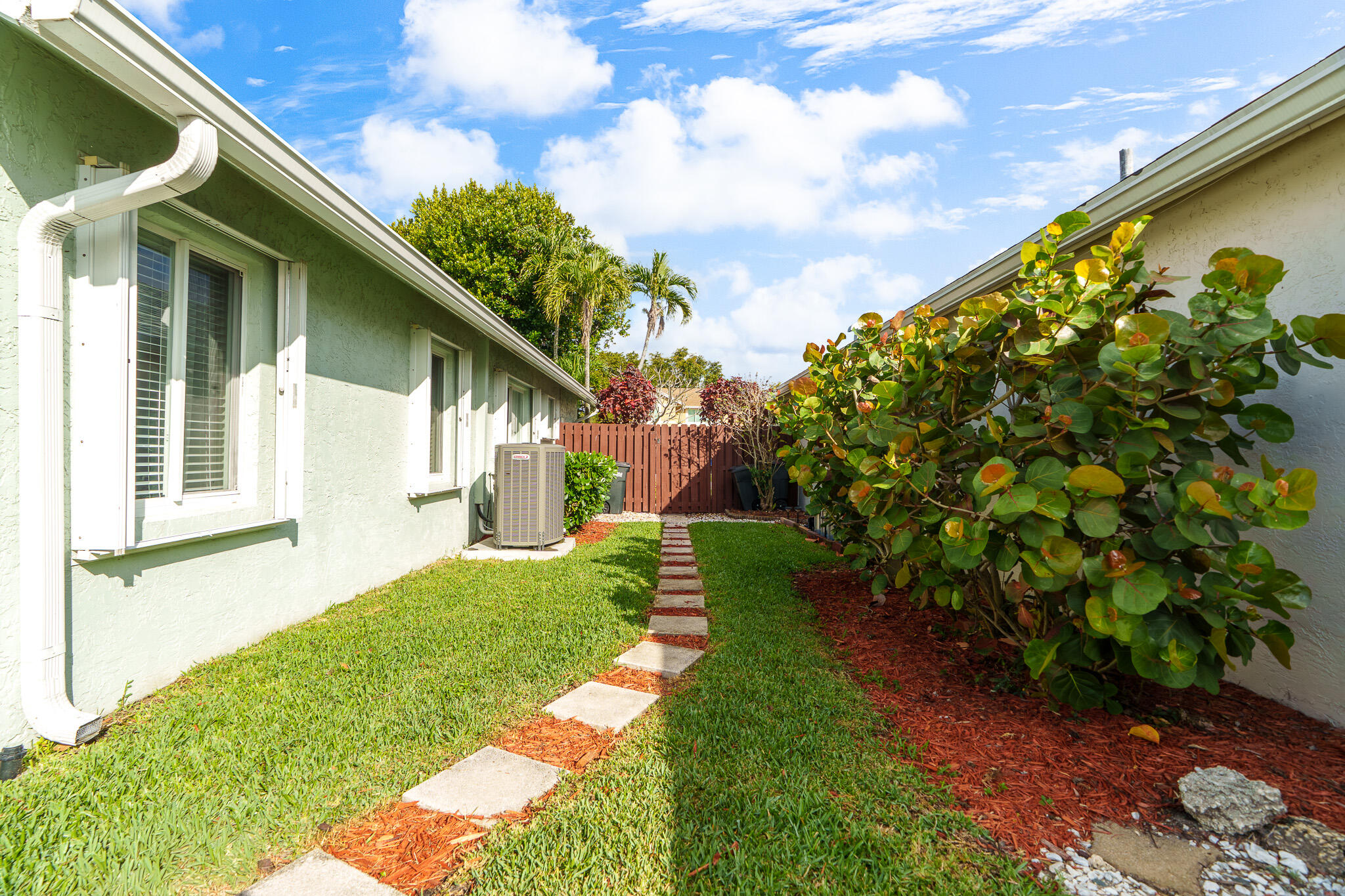 BAY WINDS 4 - Residential