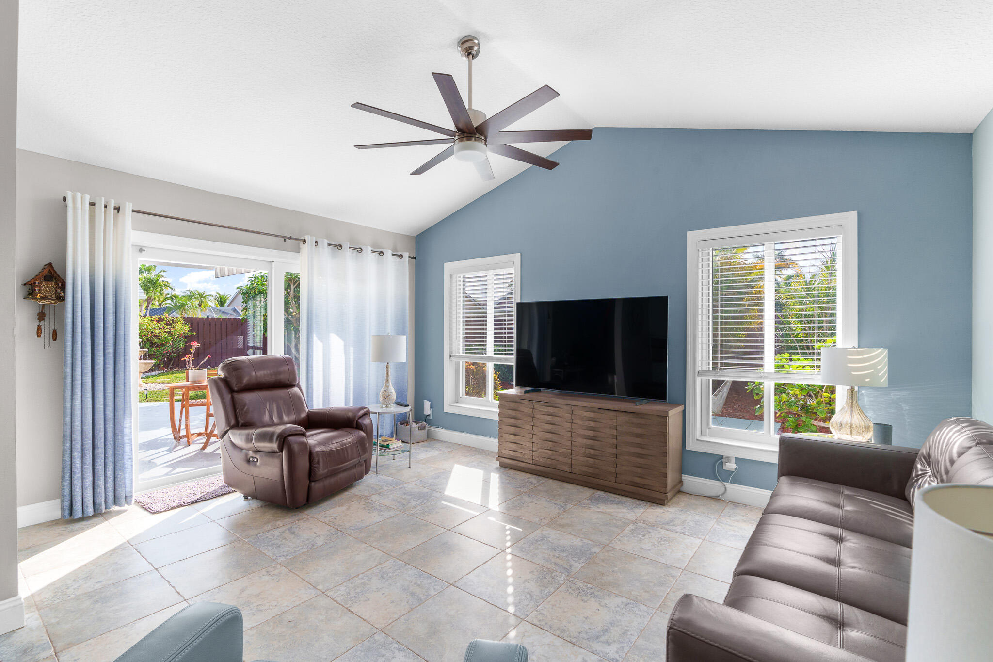 BAY WINDS 4 - Residential