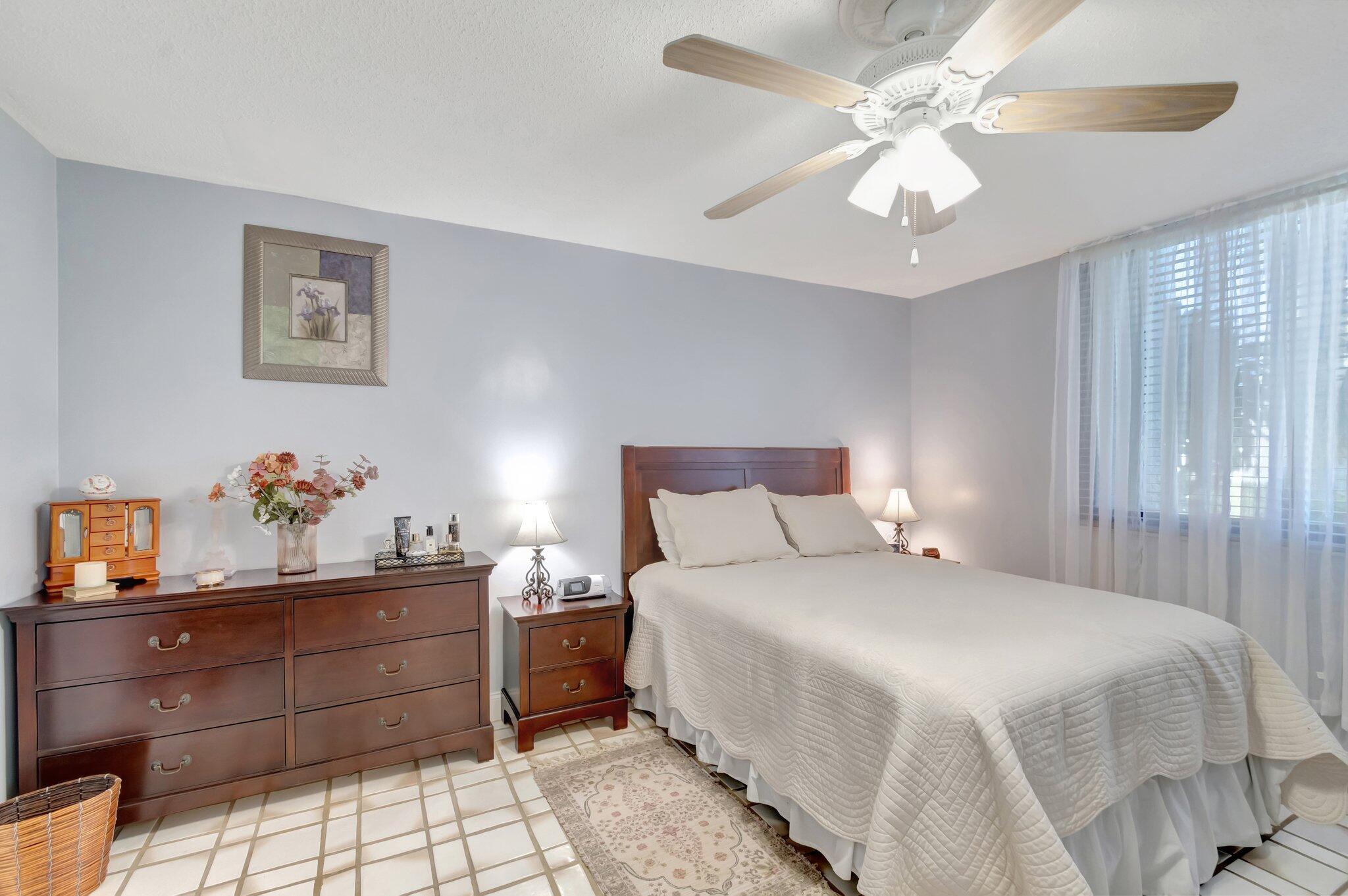 FOUNTAINS OF PALM BEACH CONDO 5 - Residential