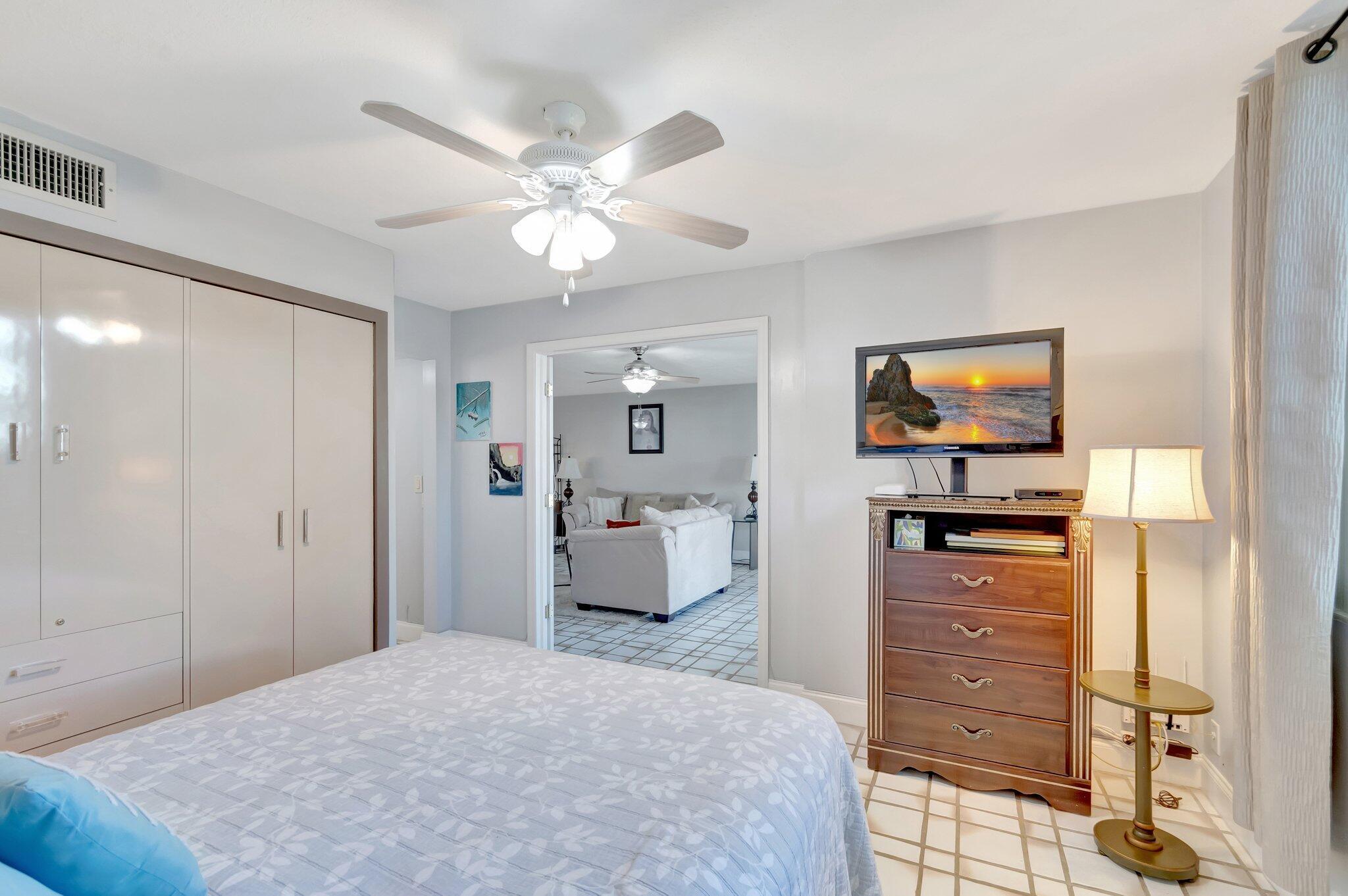 FOUNTAINS OF PALM BEACH CONDO 5 - Residential