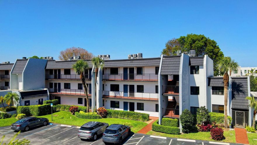 Welcome to this charming first-floor condo located in the desirable Fountains Country Club Community. This all-age condo offers a fantastic lifestyle with optional golf membership, a screened-in patio perfect for relaxing, and easy access to the outdoors. Enjoy peace of mind with a manned gate and 24/7 roving security. Ideally situated close to fine dining, beautiful beaches, and PB airport. This is South Florida living at its best. Don't miss your chance to own in one of the area's most sought-after communities.