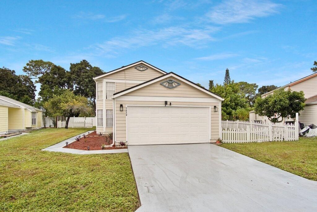 Photo of 5634 Dewberry Way, West Palm Beach, FL 33415 (MLS # R11002555)