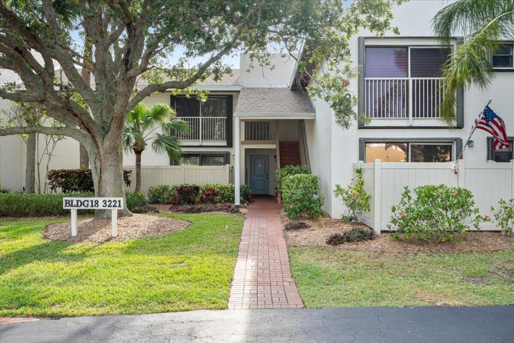 Photo of 3221 S Lakeview Circle #18205, Fort Pierce, FL 34949 (MLS # R11088665)